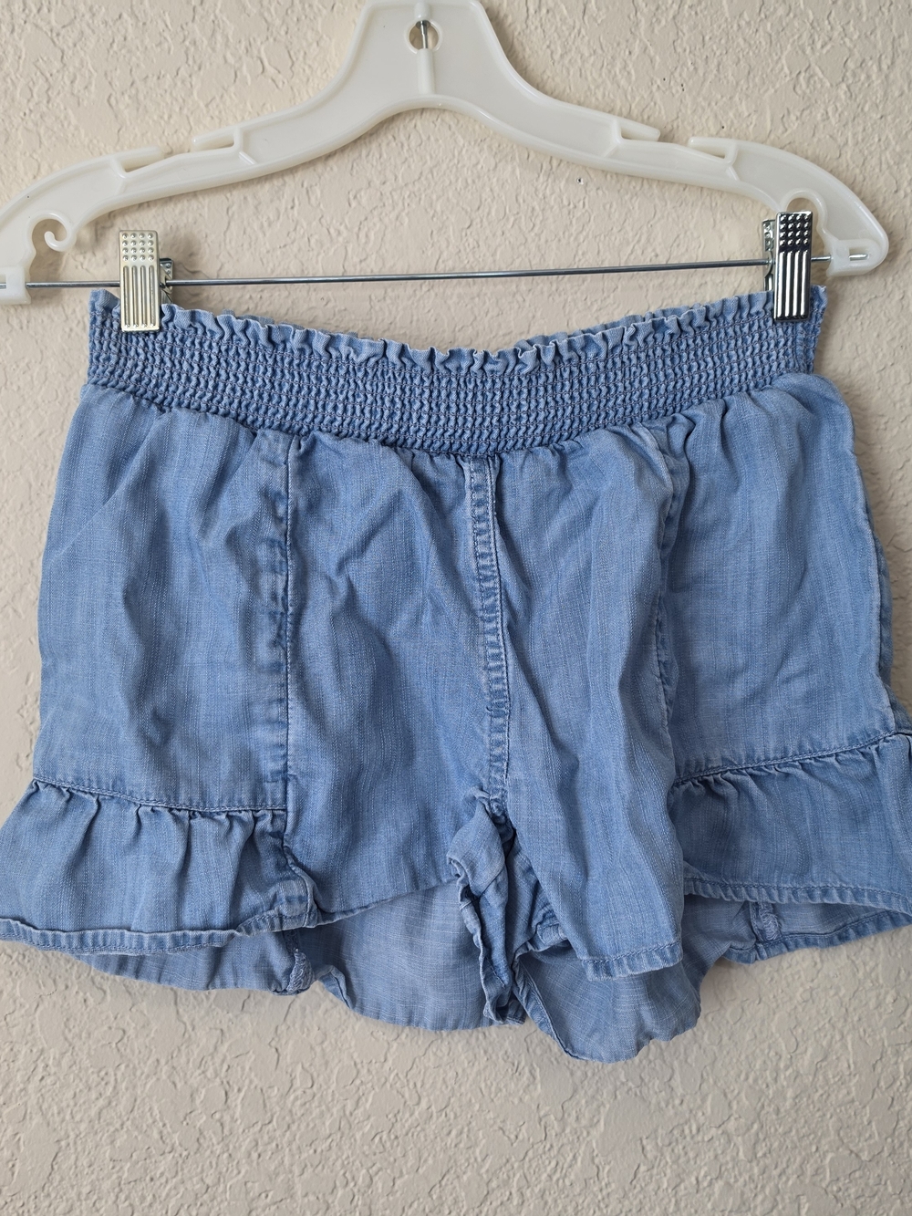Vineyard Vines Blue Smocked Ruffle Chambray Shorts S